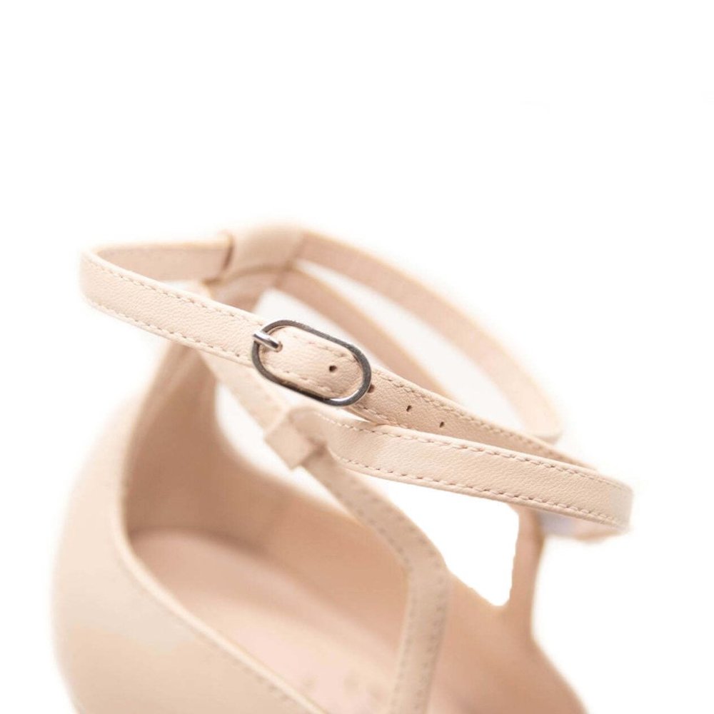NEW Christian Louboutin Conclusive Pointed Toe Ankle Strap Pump Leche EU 38 - Picture 9 of 10